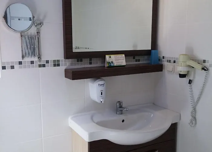 מלון דירות Ada-1 3*